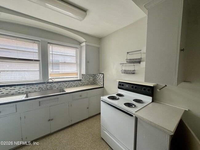 Photo - 2338 Oak St