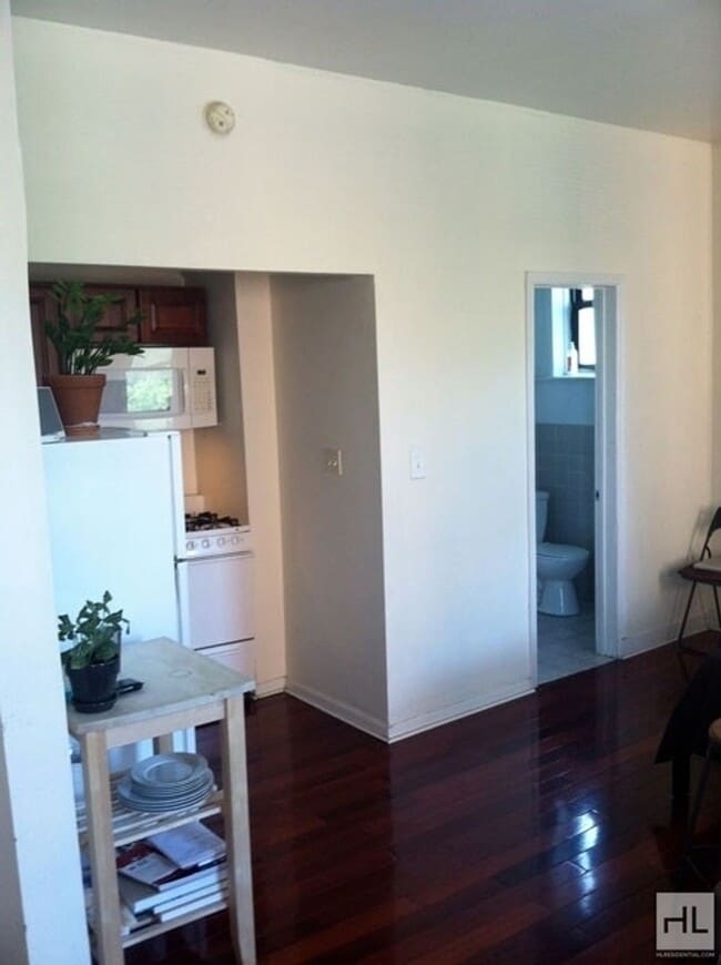 Photo - GREENE AVENUE / Bed-Stuy Studio Unit 4