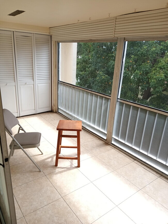 Building Photo - 618 NW 13th St Unit 35 Rental