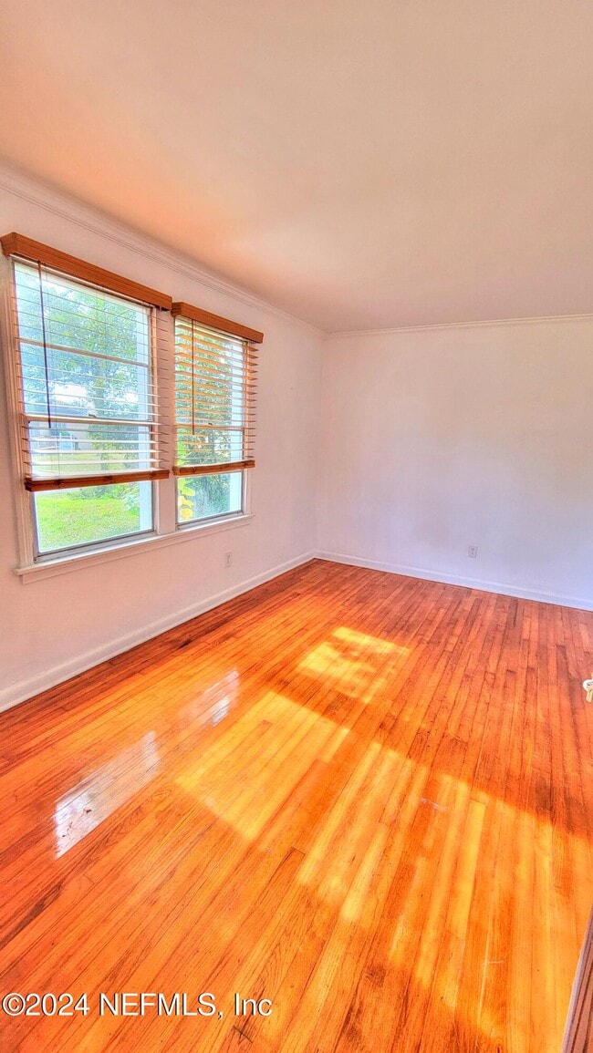 4803 Lexington Ave