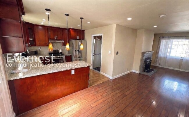 Photo - 1936 Shoreview Ave