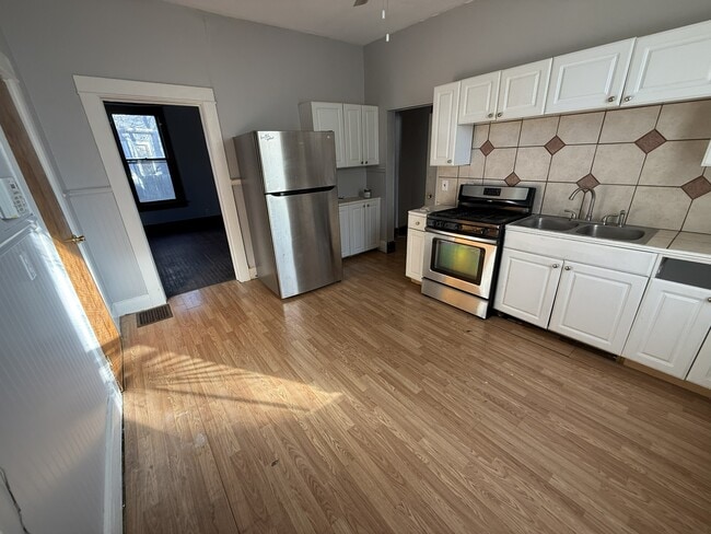 Photo - 630 E Gum St