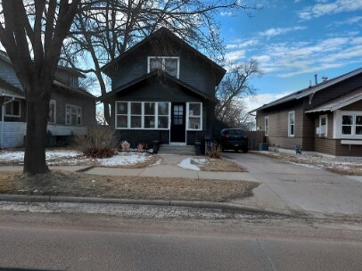 Photo - 304 3rd Ave NE