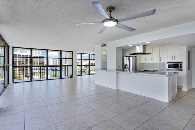 Building Photo - 200 Leslie Dr Unit 709 Rental