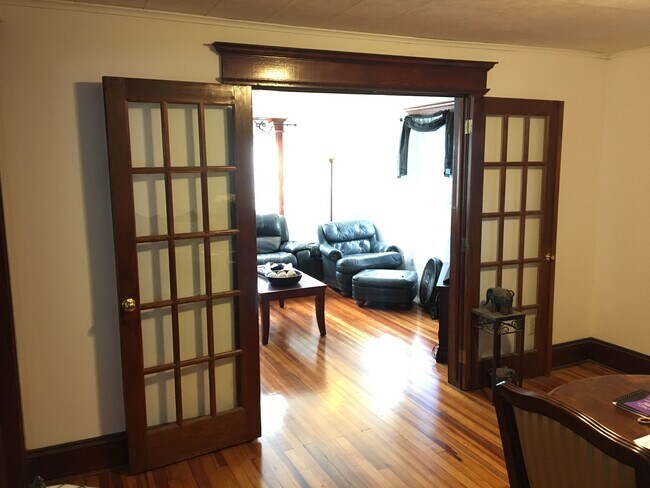 Photo - 307 Tompkins St Unit 2