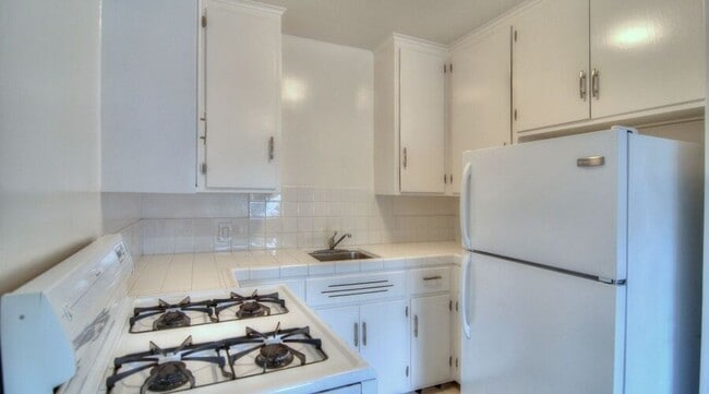 Photo - 1549 San Carlos Ave Unit 11