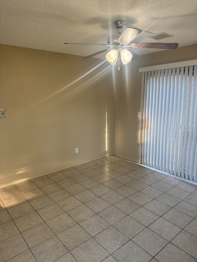 Photo - 107 E Ave B