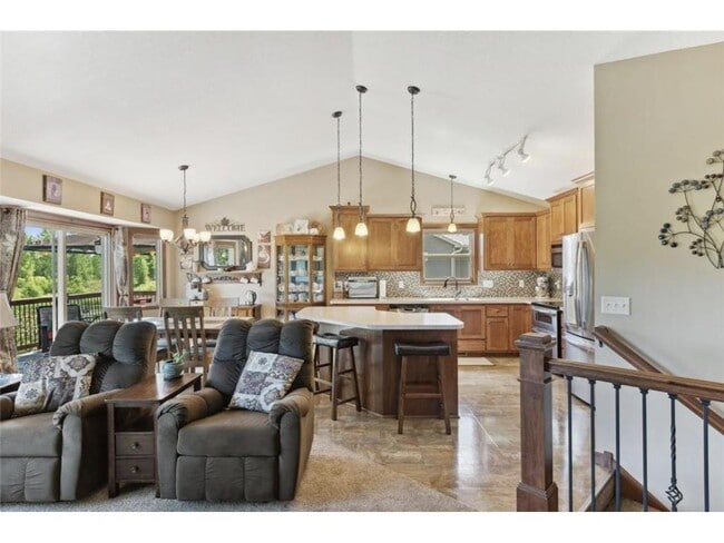 Photo - 1101 Pioneer Trail SE