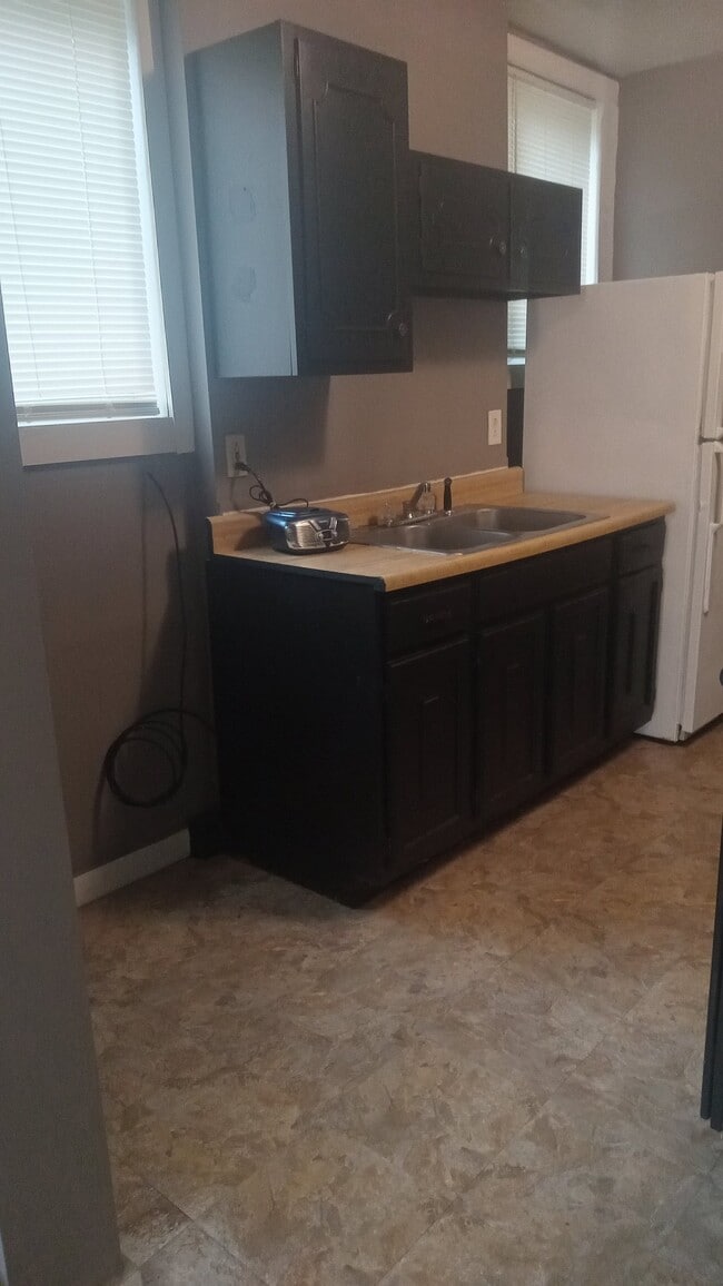 Photo - 424 W 8th St Unit 1