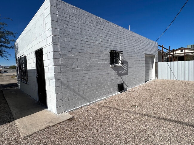 Building Photo - 321 E Grant Rd Rental