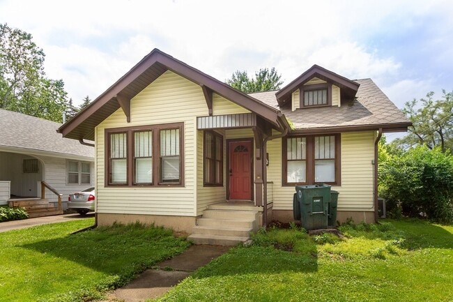 Building Photo - PRELEASING for AUGUST! Close to Campus