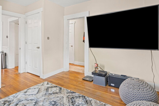 Photo - 305 Cornell St Unit #2