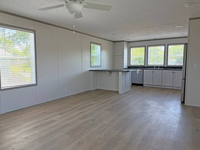 Photo - 14876 Washington Rd