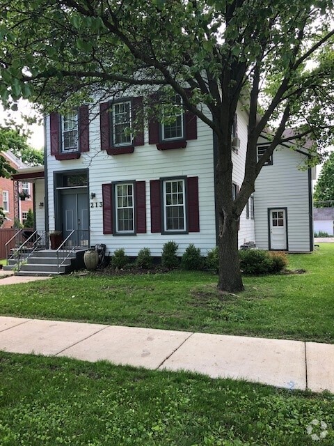 Building Photo - 213 N Brainard St Unit 2R Rental