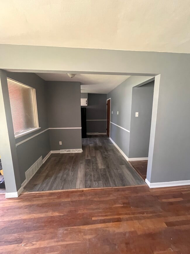 Building Photo - 1070 Rue St Louis St Rental