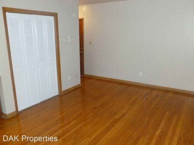 Photo - 1112 E Knapp St