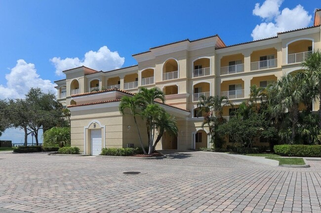 Photo - 31 Harbour Isle Dr W Unidad 303 Rental