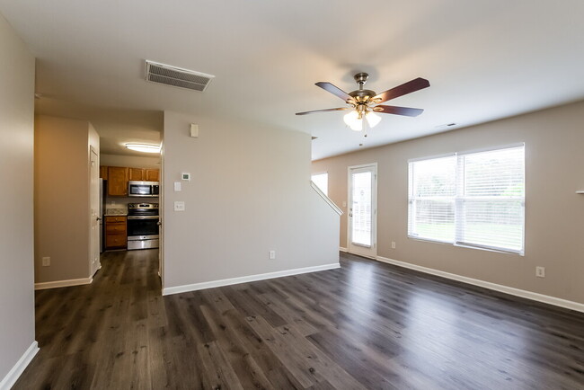 Photo - 717 Aberdeen Glen Pl