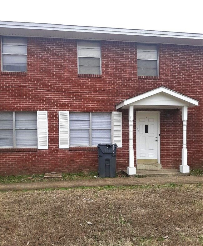 Photo - "Charming 2-Bedroom Oasis with Modern Comforts in Jonesboro!" Unit Apt. C