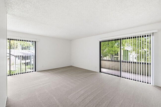 Photo - Top Floor 3 Bed, 2 Bath Condo in Desirable Greenhouse 1 Community!