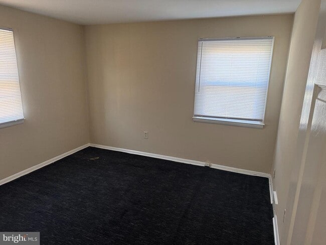 Photo - 119 Larch Ave