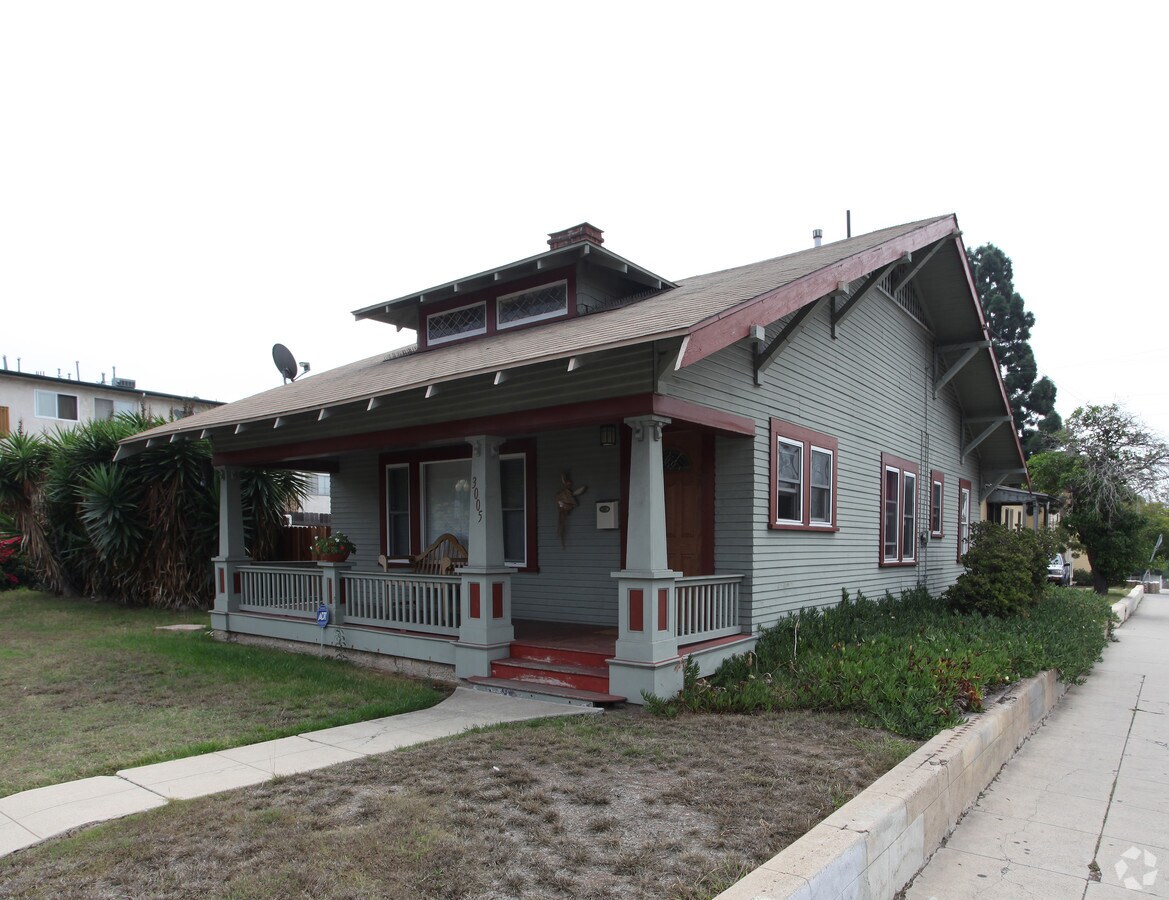 Photo - 3005 Broadway