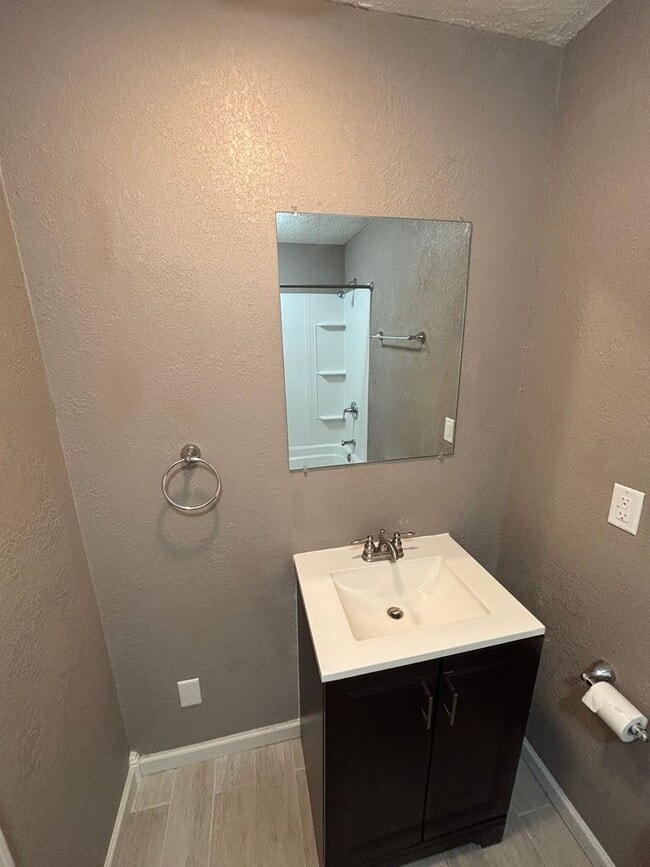 Photo - 831 W Edgewood St