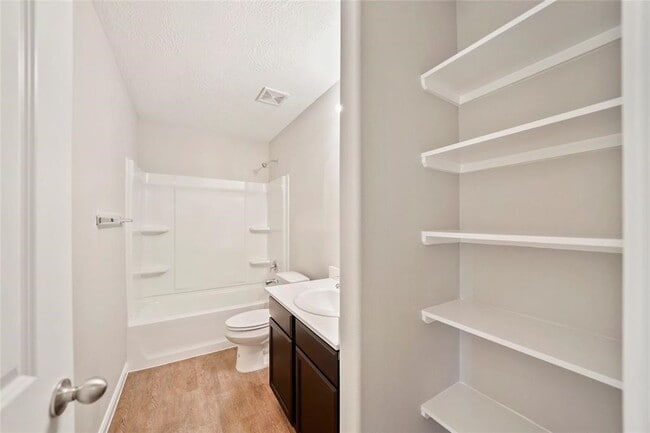 Photo - 1111 Rd 5102