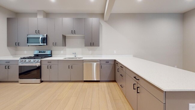 Building Photo - 2116 Como Ave SE Unit 2 Rental