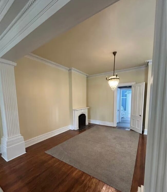 1A Living Roomc - 401 Maple Ave Utilities Included