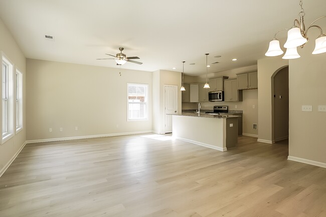 Photo - 446 Bainbridge Dr