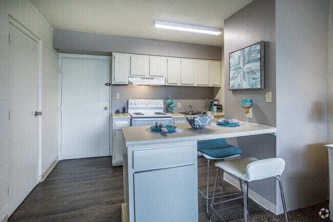 1 BR, 1 BA - High-Rise