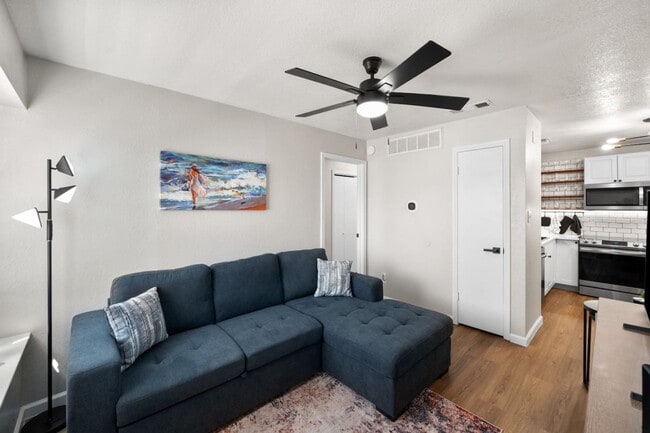 Building Photo - 1700 Crestpoint Dr Rental