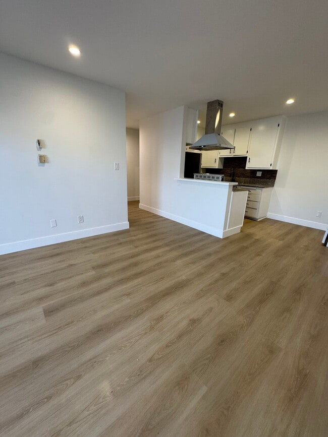 Photo - 5511 Corteen Pl Unidad 7