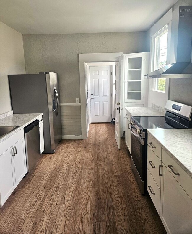 Photo - Charming 5-Bedroom Home with Updated Kitchen, & Bath in Fairhaven!