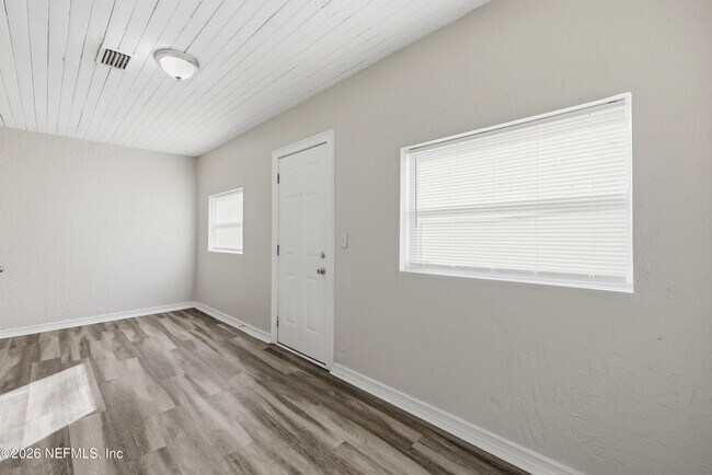 Photo - 2002 St Clair St