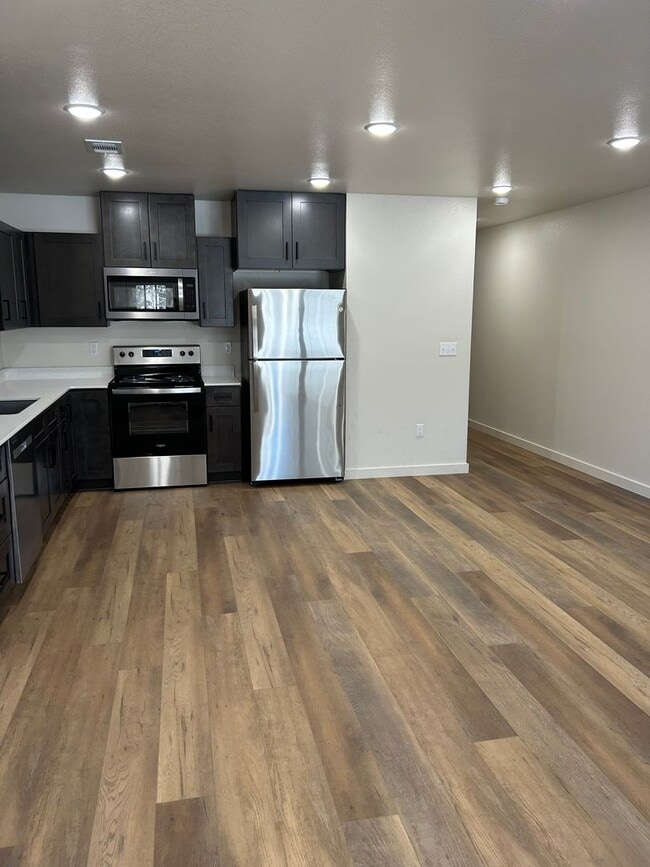 Photo - 705 W 12th St Unit A