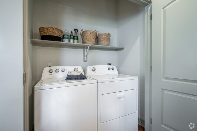 1BR, 1BA - 810SF