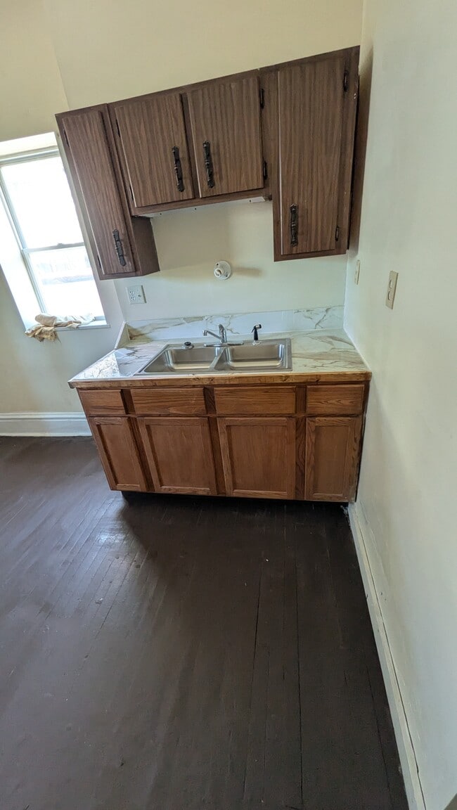 Photo - 2347 Eoff St