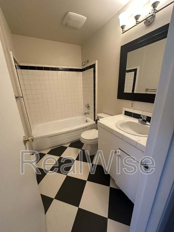 Photo - Crown Point Apartments