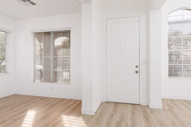 Photo - Good sized home located with easy access to the 15 and 215 Freeways in NLV.