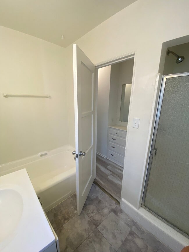 Photo - 5944 Melrose Ave Unit 3
