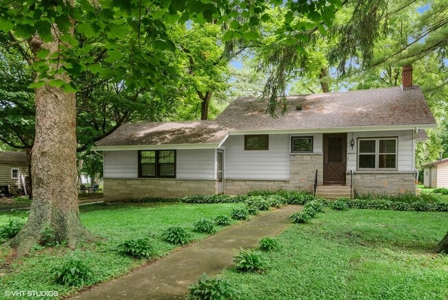 Building Photo - 28W456 Batavia Rd