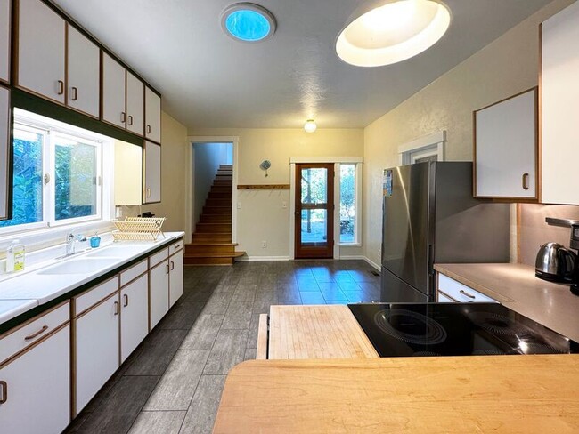 Photo - 346 N Grand St