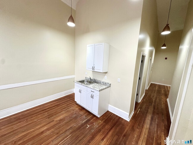Photo - 105 Bank St Unit 4B