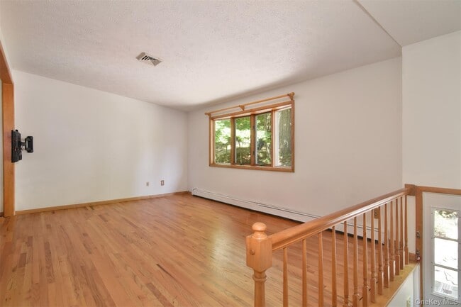 Photo - 32 Springwood Ave