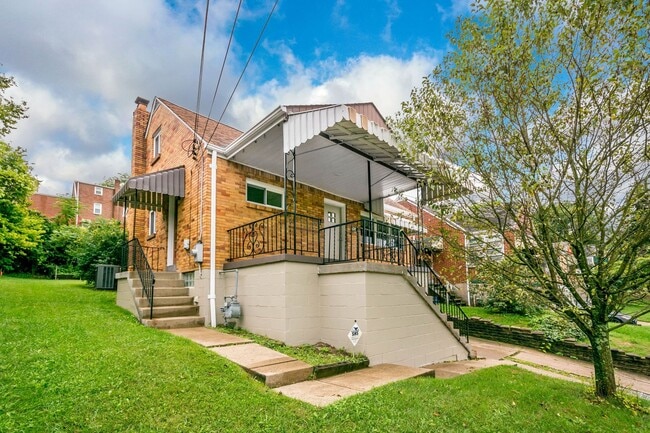 Photo - AVAILABLE AUGUST 1ST! DON'T MISS THIS BEAUTIFUL 3 BEDROOM IN WEST MIFFLIN!