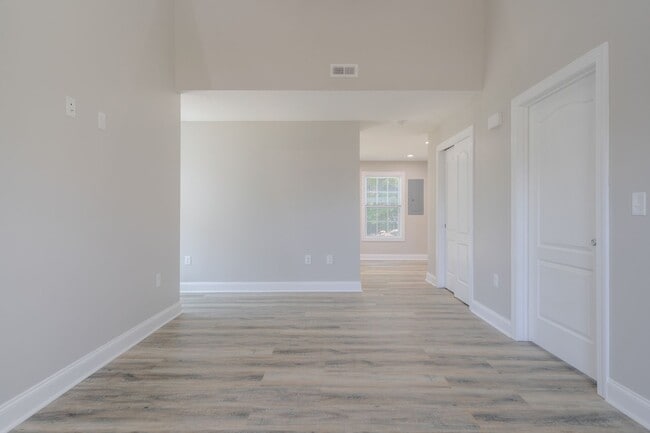 Photo - 495 Pin Oak Dr NW