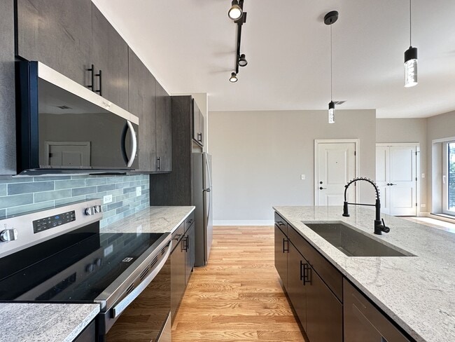 Photo - 2100 W 18th Pl Unit 203