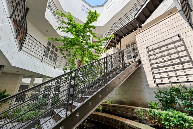 Photo - 2300 W Armitage Ave Unit 5